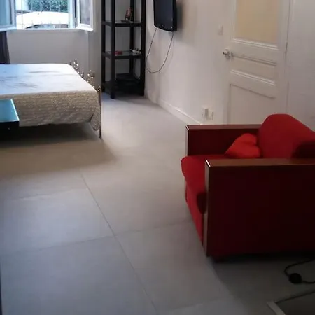 Grand De 30m2 !central !spacieux !different ! Cannes
